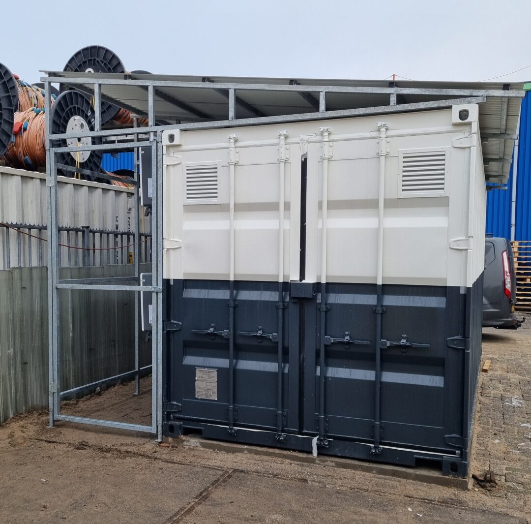 Accu containers – stalen frame en dak platen